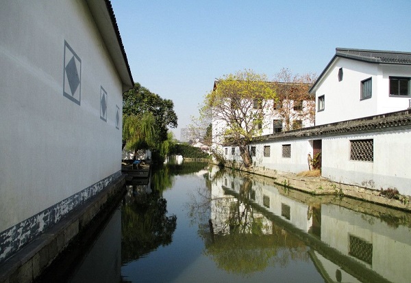 漏财的坏风水-住宅有河流穿过