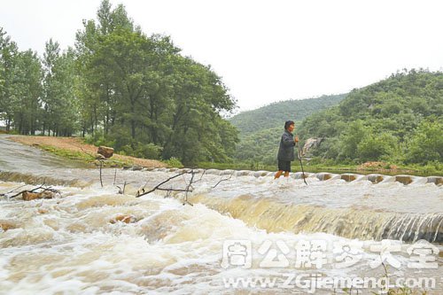 梦见河水暴涨